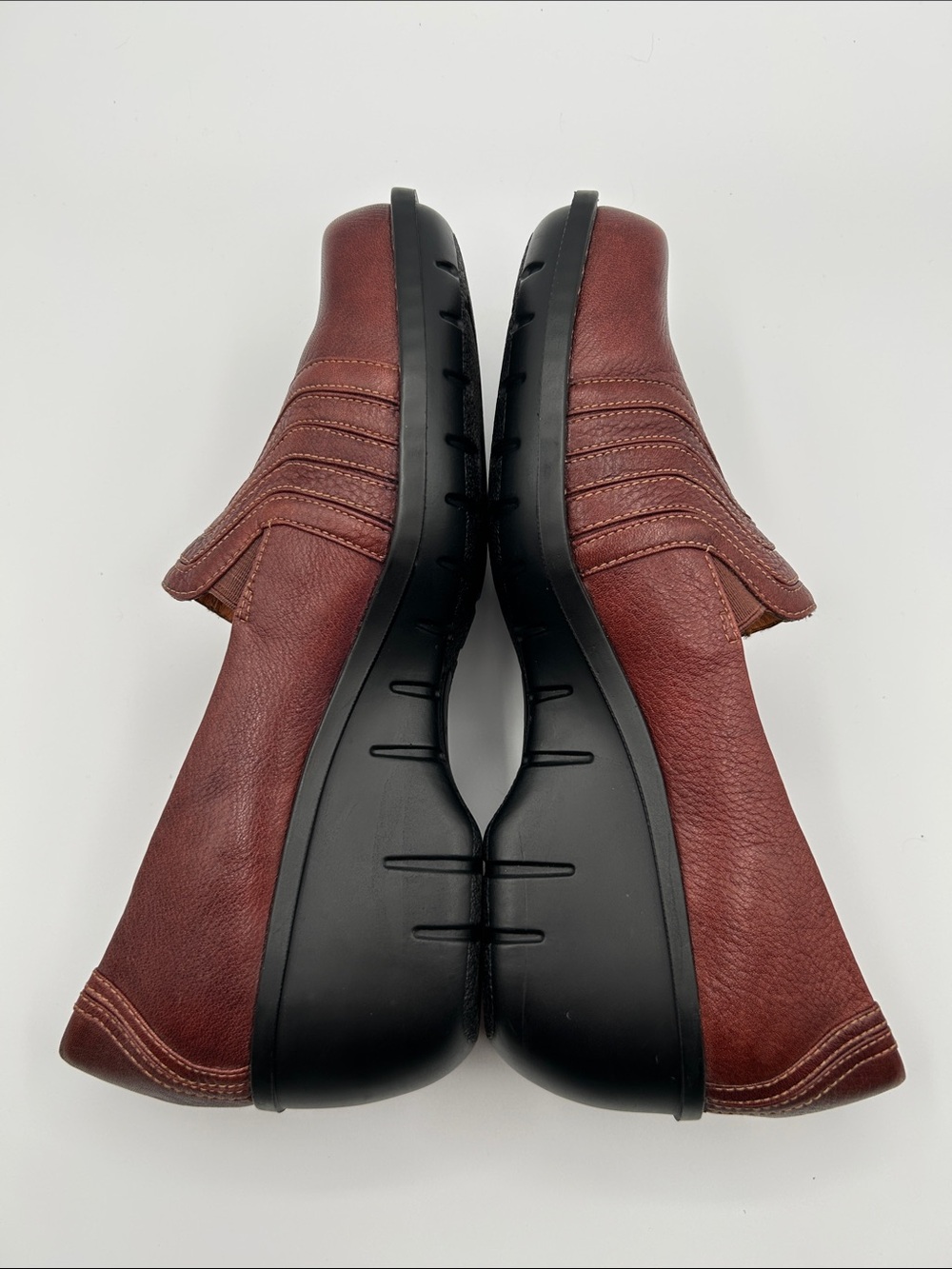 Clarks Artisan Collection Women's Burgundy Leather Slip-On Mules/Clogs - Picture 10 of 12